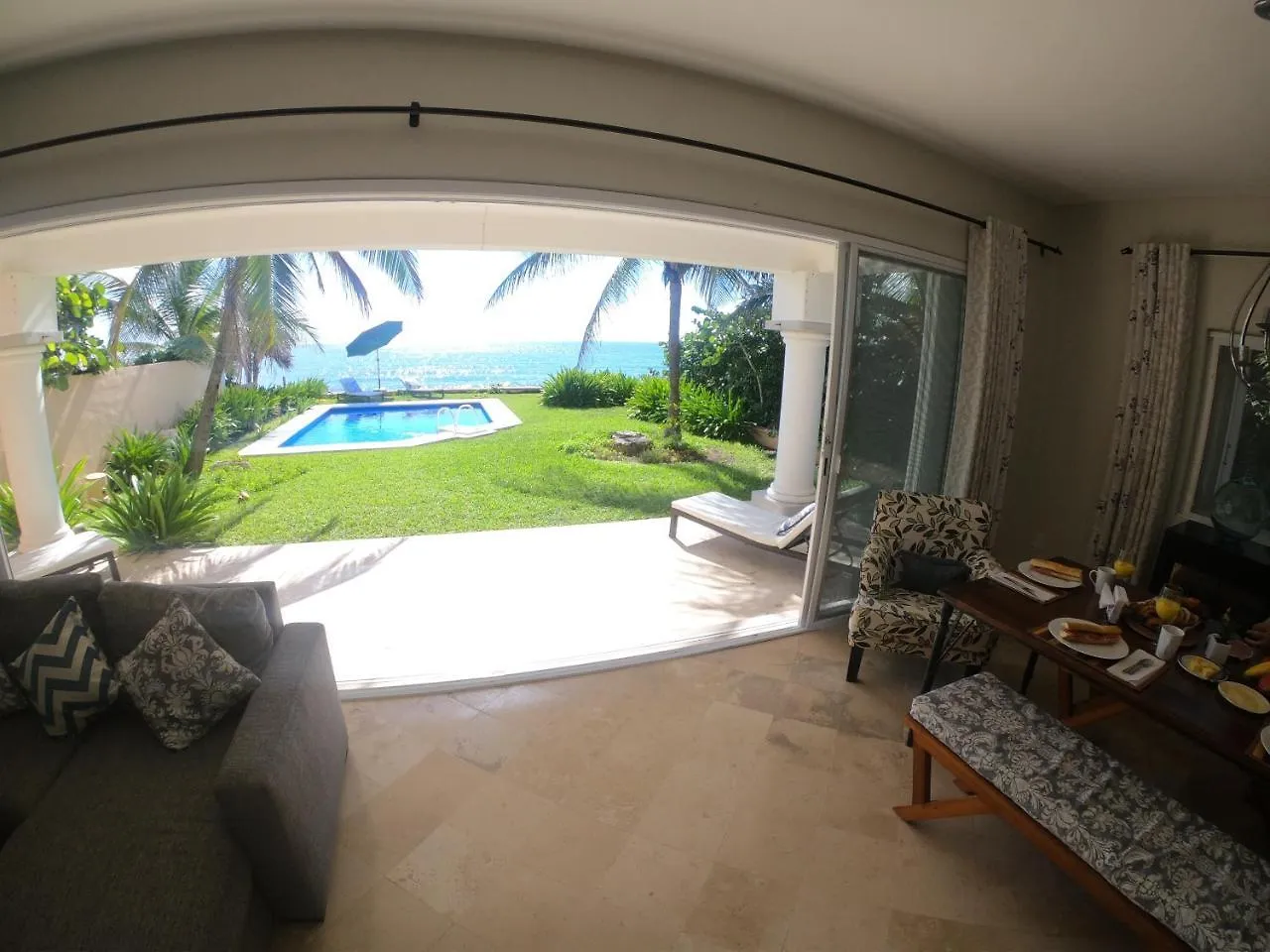 Bed & Breakfast Villa Susana Beach Front House Puerto Aventuras